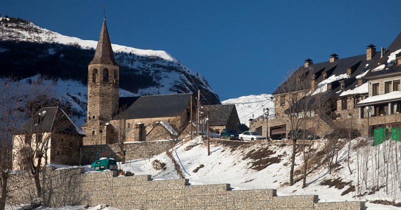 Möchten Sie also einen günstigen Urlaub buchen und legen viel Wert auf Ruhe, Kultur und eventuell Wintersport, dann sind die kalten Monate wie für Sie gemacht. Der Anblick der schneebedeckten Berge und Pyrenäen wird Sie verzaubern.