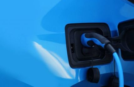 Innovativer Meilenstein: Brüssels erste reine E-Tankstelle (Foto: AdobeStock - elektronik-zeit 117578009)