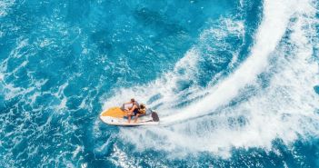 Ermittlungen wegen Tod von Jetski-Fahrern im Grenzgebiet (Foto: AdobeStock - den-belitsky 255835189)